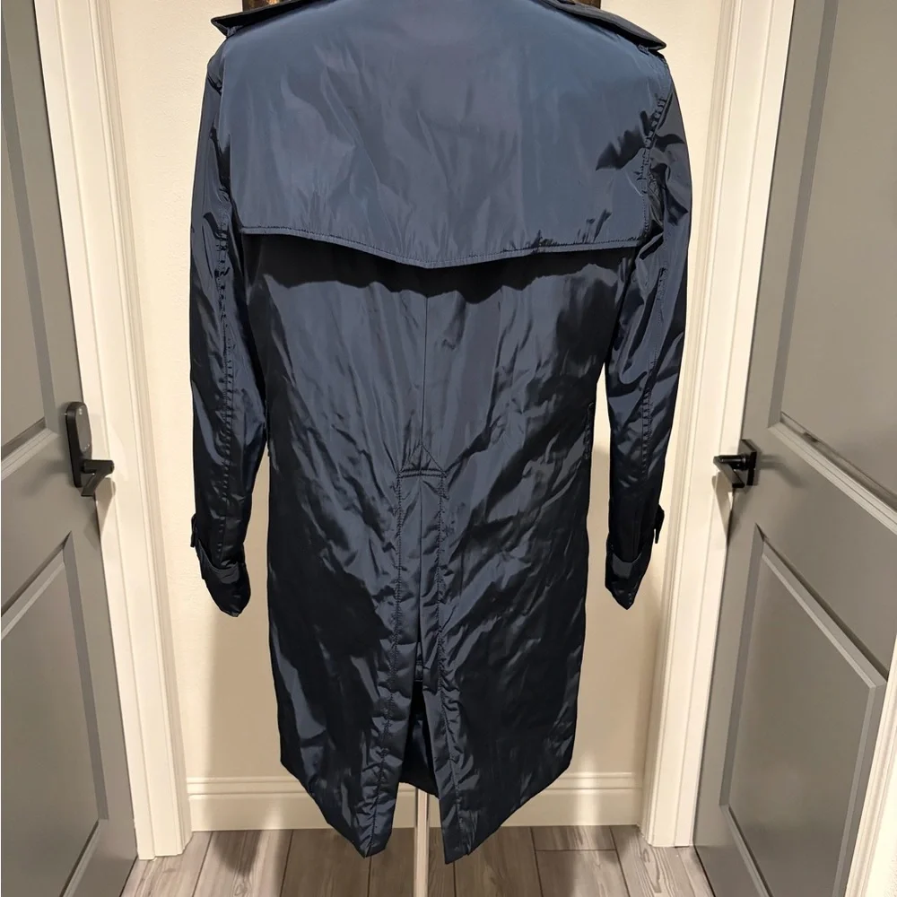 Burberry Men's Navy Blue Trench Coat - Mint Condition Size 40
